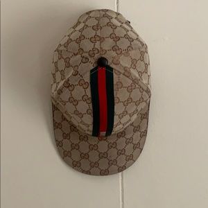 Meet your Posher, Devin